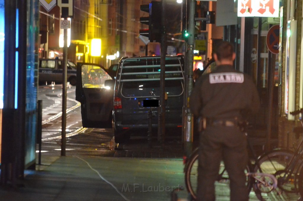 Einsatz BF Verdaechtiges Fahrzeug Koeln Suelz Zuelpischerstr Gustavstr P56.JPG - Miklos Laubert